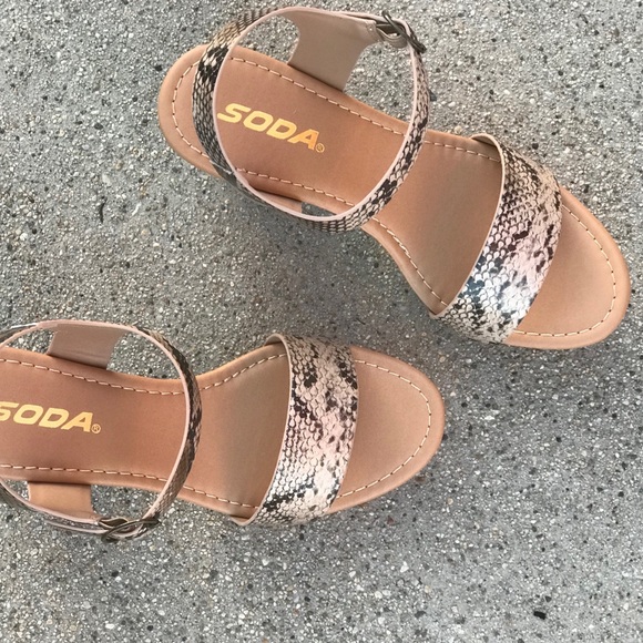 Soda Chivas Natural Python Retro Platform Heel - Picture 5 of 5